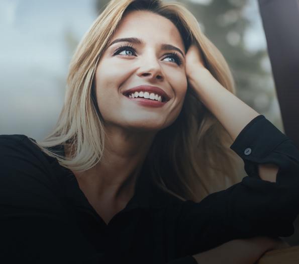 Smiling woman resting her head in her hand