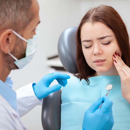 Emergency dentist in Fresno helping a patient in pain